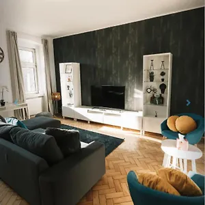Orestaliving - On The Danube Canal Friedensbruecke Apartamento Viena